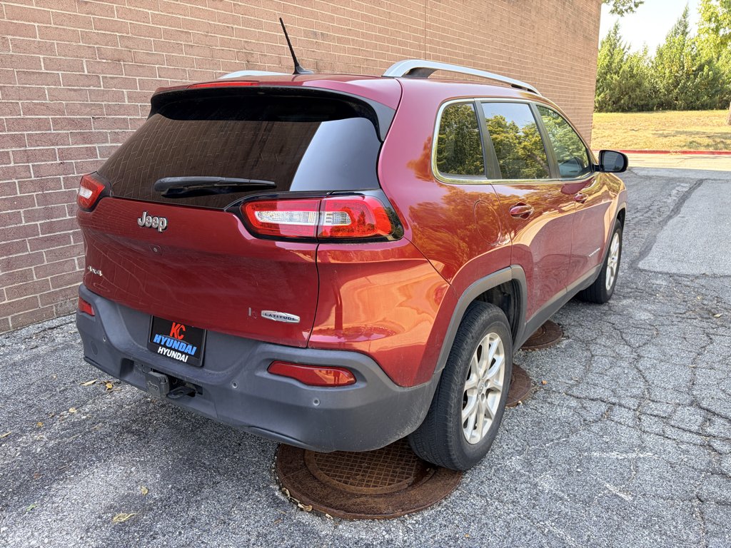 Used 2017 Deep Cherry Red Crystal Pearlcoat Jeep Latitude image 5
