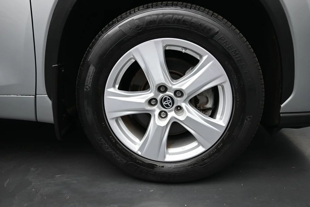 Used 2022 Silver Toyota L image 10