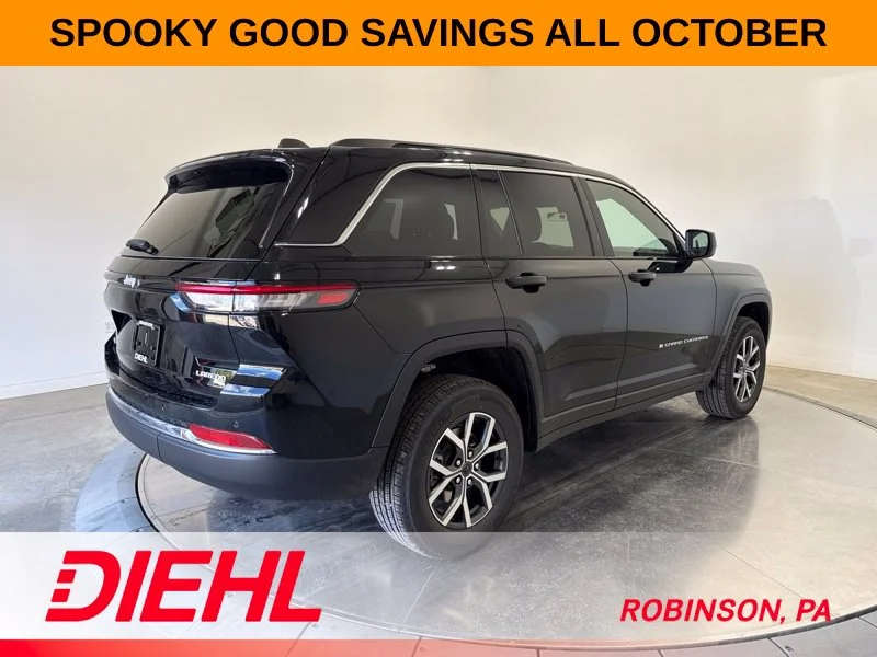 New 2027 High-Gloss Black Paint Jeep Laredo X image 7