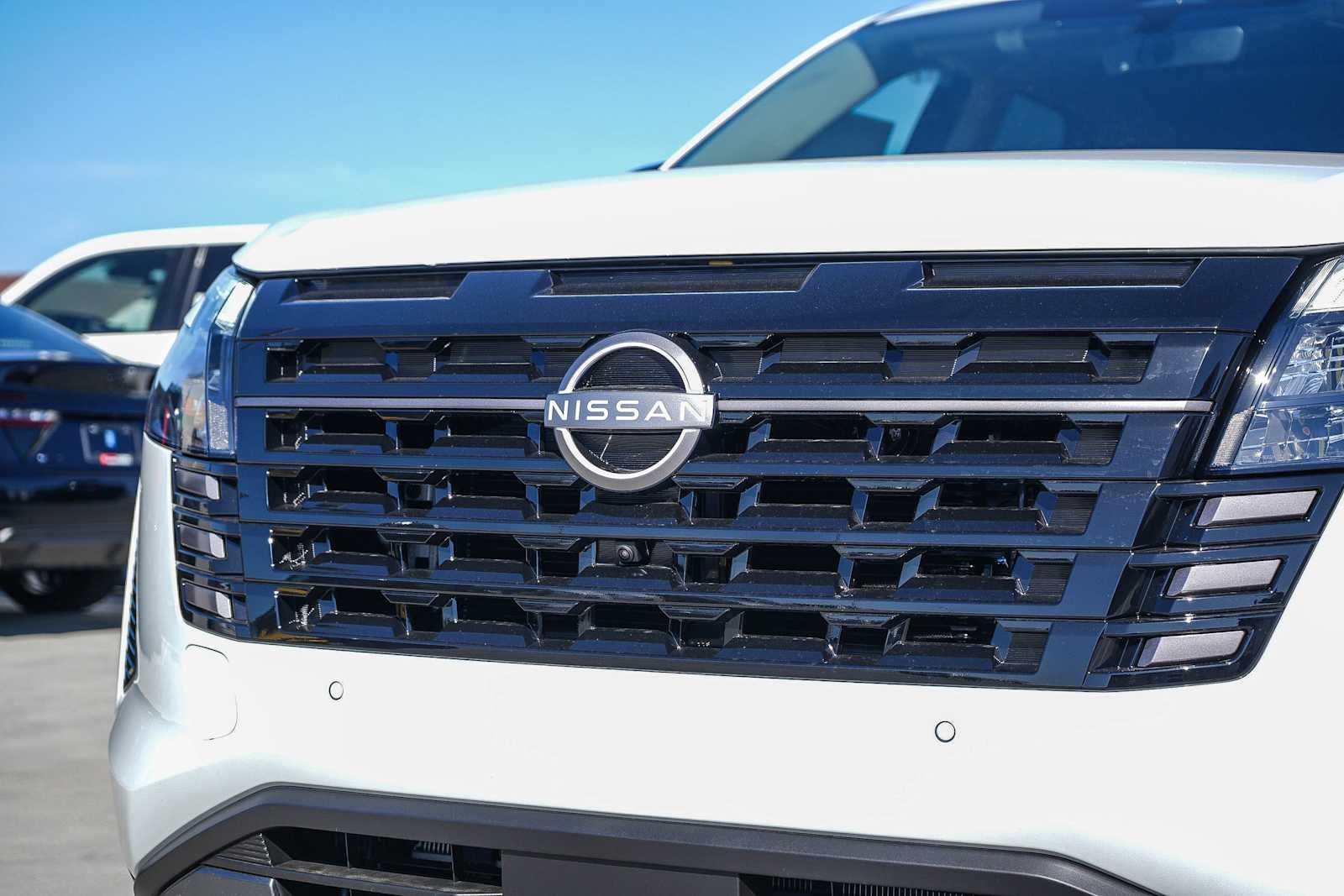 New 2026 Everest White Pearl TriCoat Nissan Platinum image 5