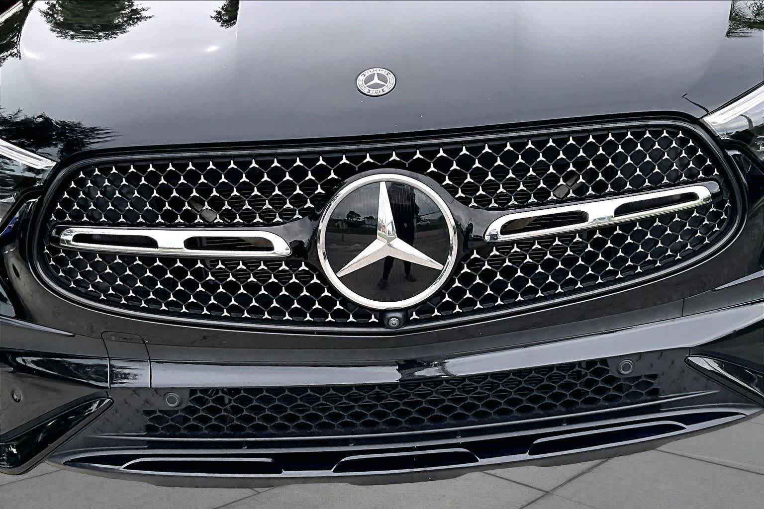 Used 2023 Obsidian Black Metallic Mercedes-Benz GLC 300 image 30