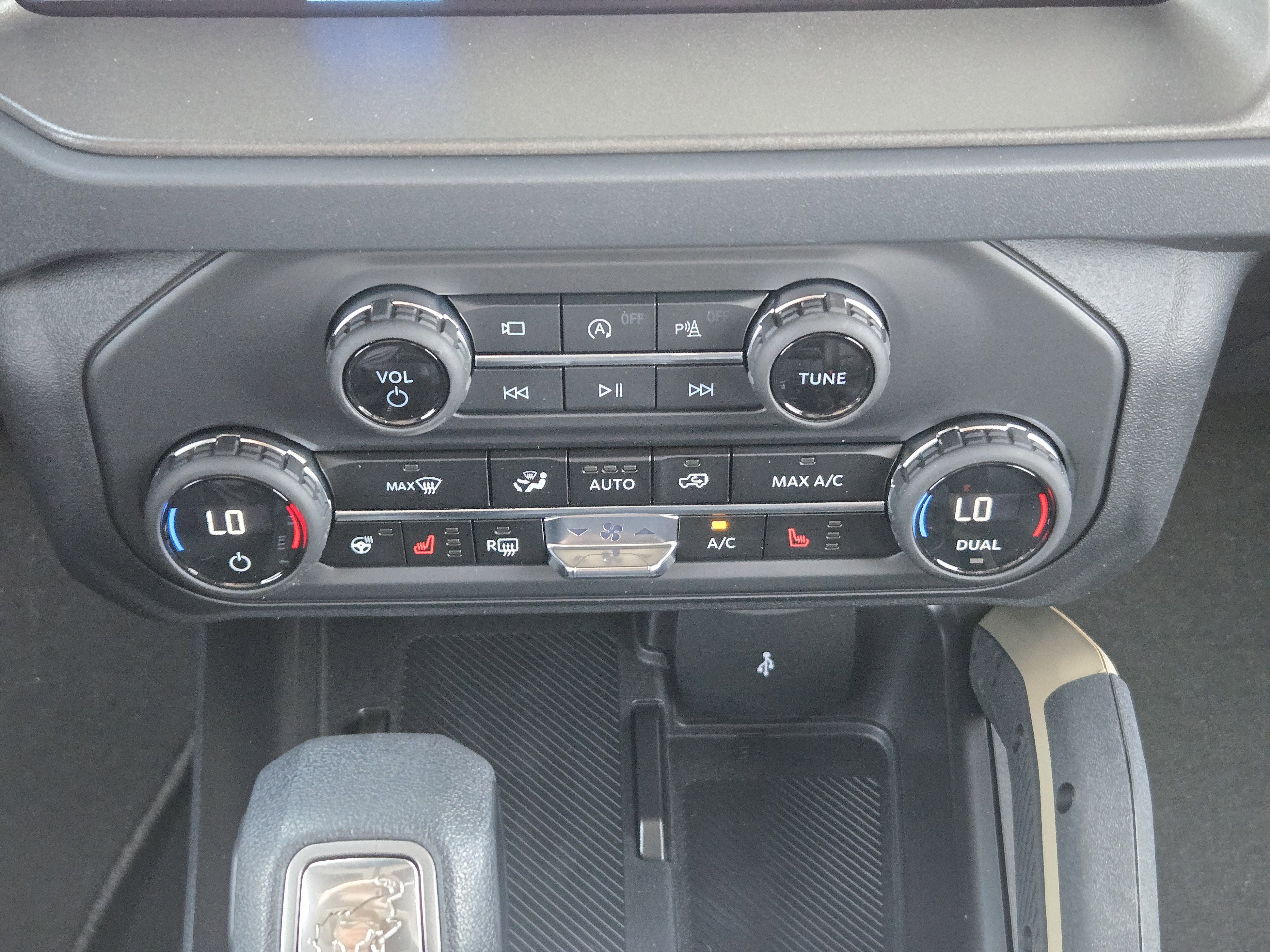 New 2026 Avalanche Gray Ford Badlands image 13