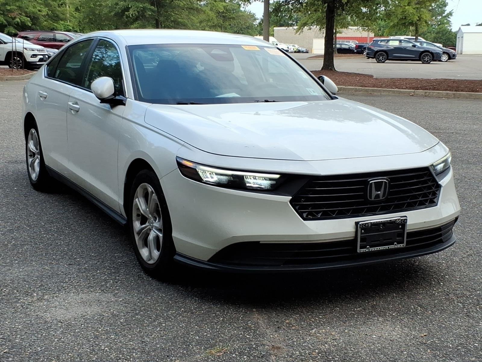 Used 2023 Platinum White Pearl Honda LX image 6