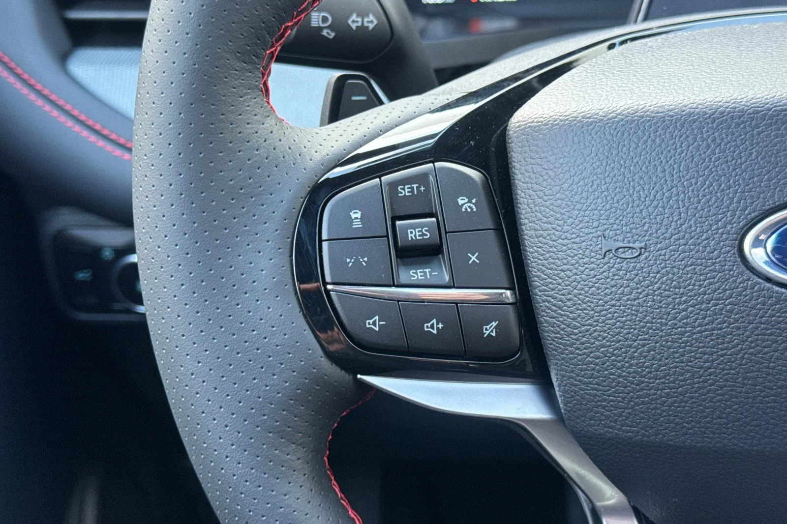 2026 Ford Explorer ST - Photo 27