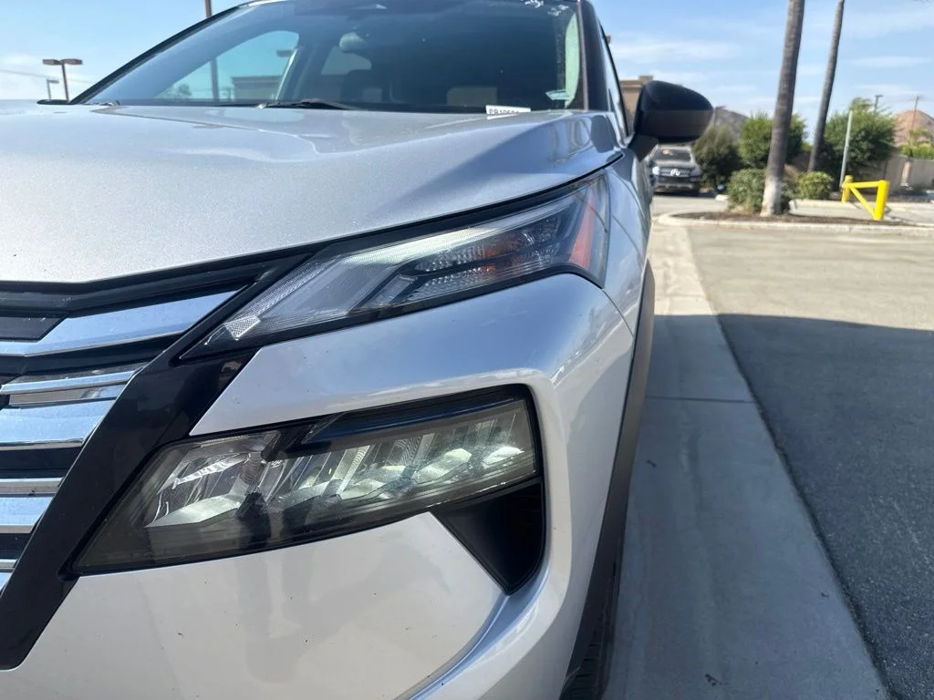 Used 2024 Silver Nissan S image 11