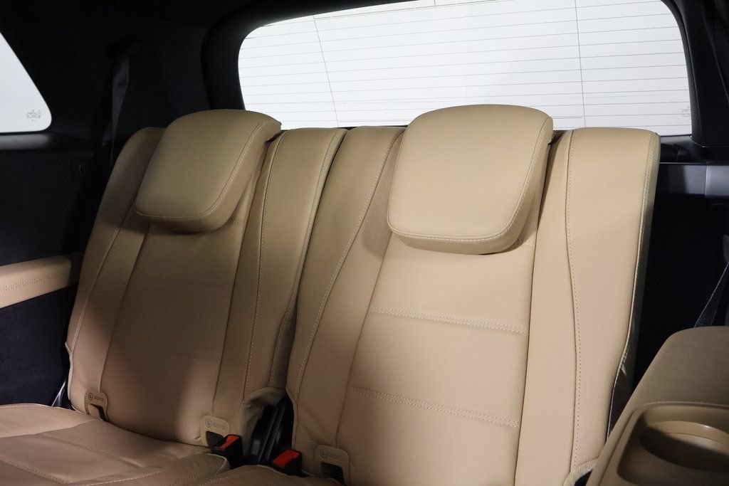 New 2026 MANUFAKTUR Moonlight White Metallic Mercedes-Benz GLS 450 image 18