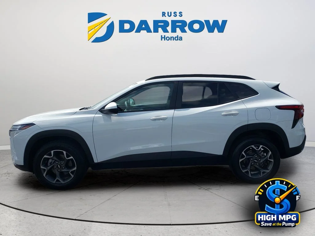 Used 2025 White Chevrolet LT image 2