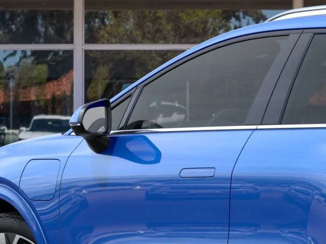 2025 Chevrolet Equinox EV LT - Photo 12