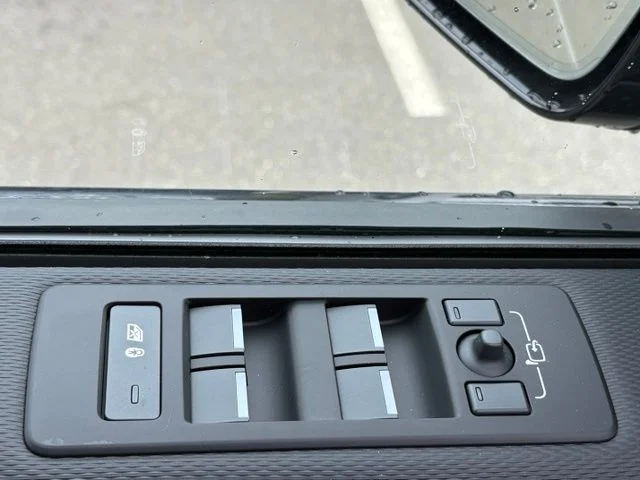 New 2026 Carpathian Grey Land Rover Dynamic SE image 14