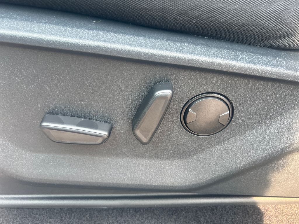 New 2026 Agate Black Metallic Ford XLT image 12