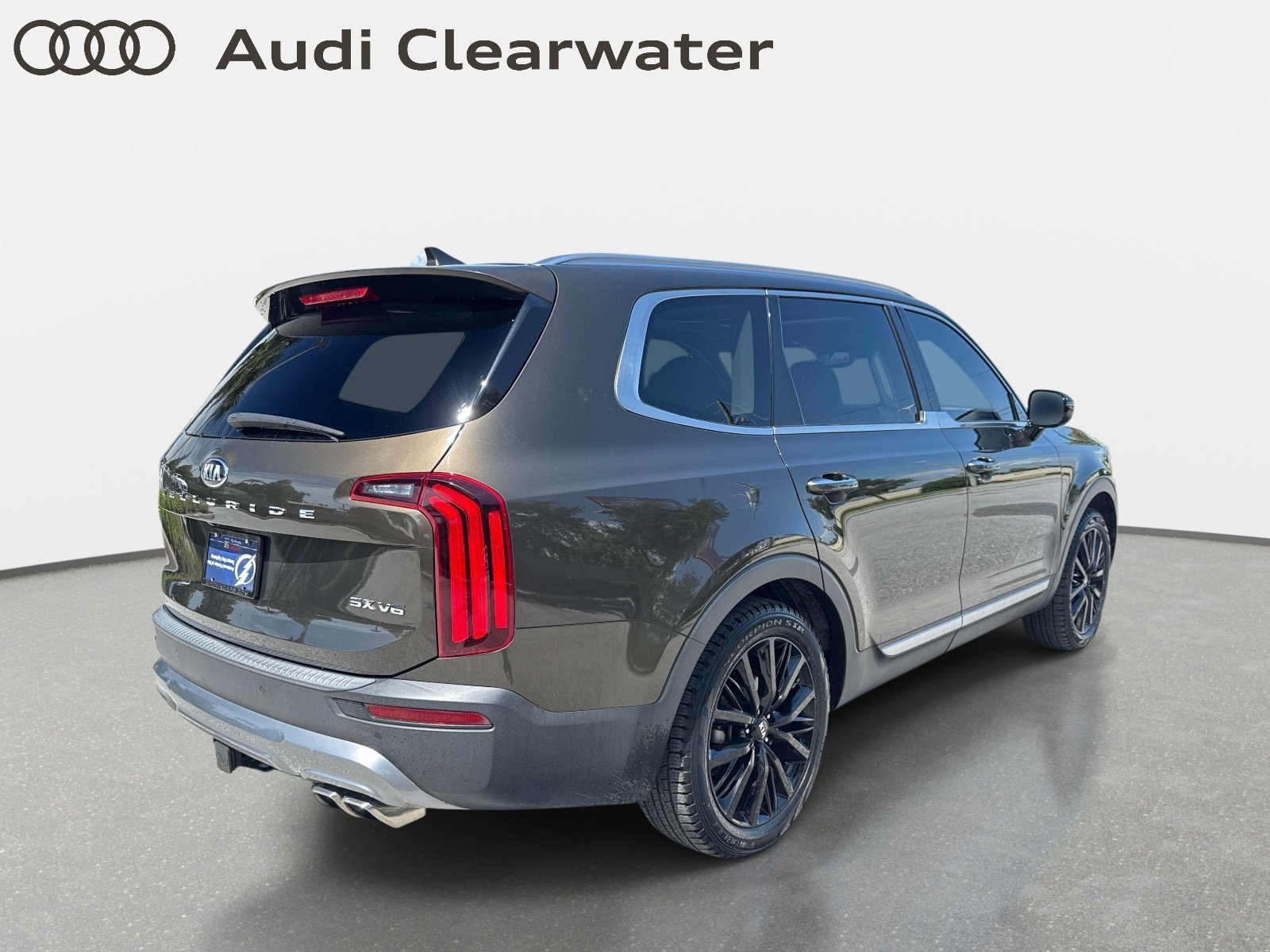 Used 2020 Dark Moss Kia SX image 4
