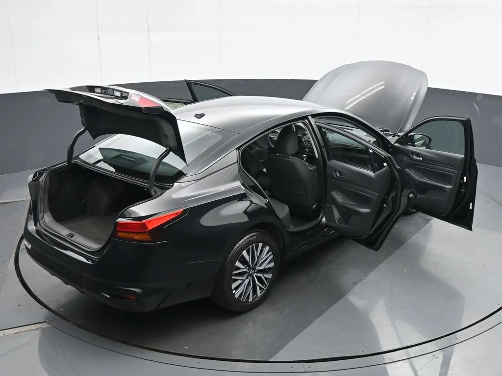 Used 2025 Black Nissan 2.5 SV image 39