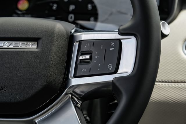 Used 2025 White Land Rover Dynamic SE image 22