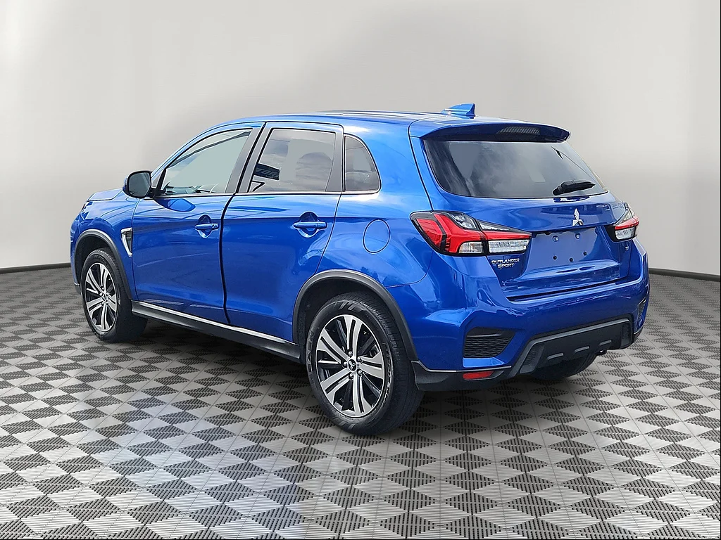 Used 2026 Octane Blue Metallic Mitsubishi SE image 3