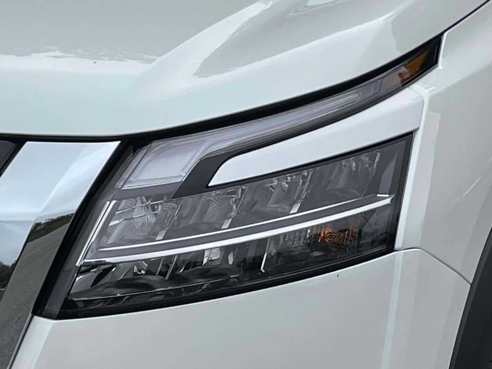 Certified Used 2024 Pearl White Tricoat Nissan SL image 18