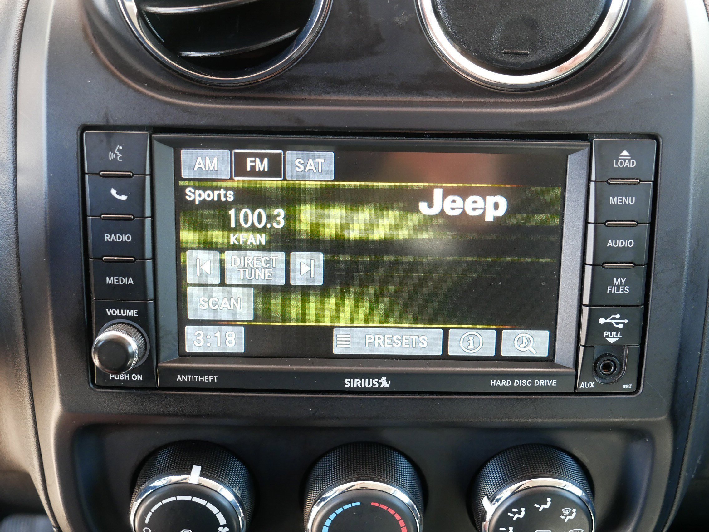 Used 2017 Mojave Sand Clearcoat Jeep Latitude image 22