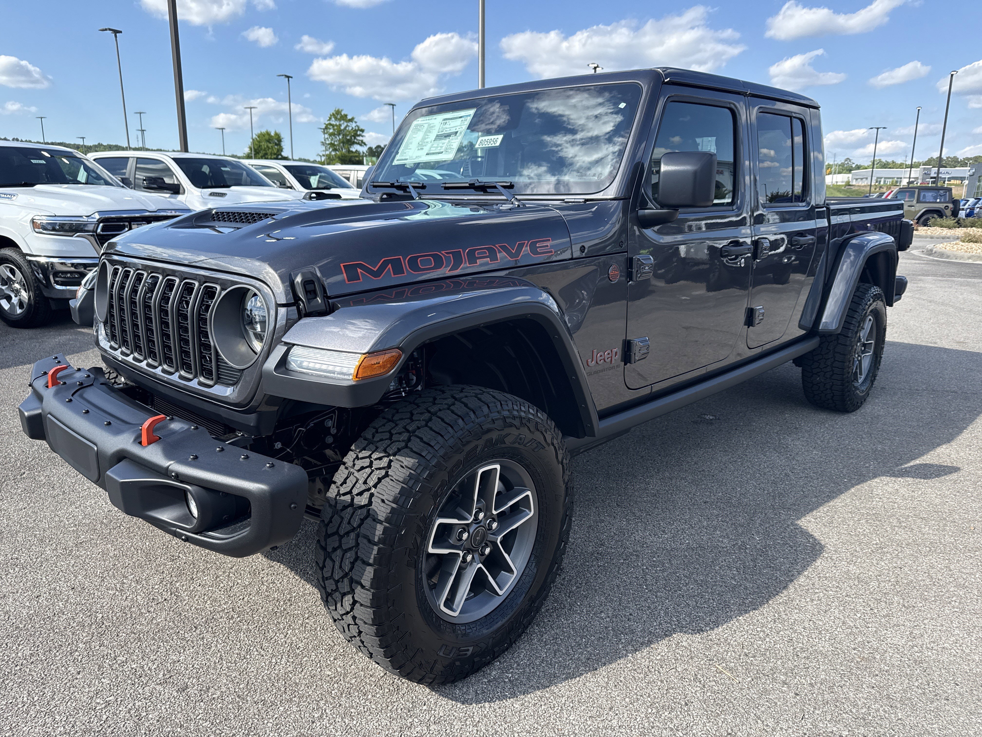 New 2026 Granite Crystal Metallic Clear-Coat Exterior Paint Jeep Mojave X image 3