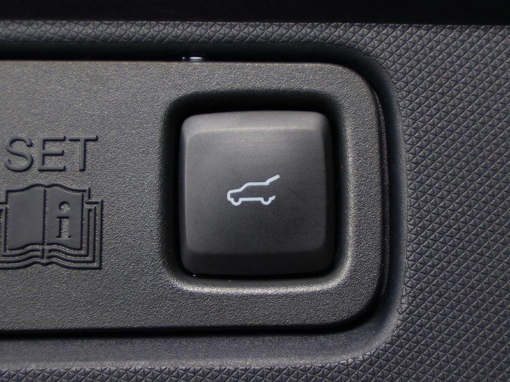 Used 2022 Gray Ford Select image 17
