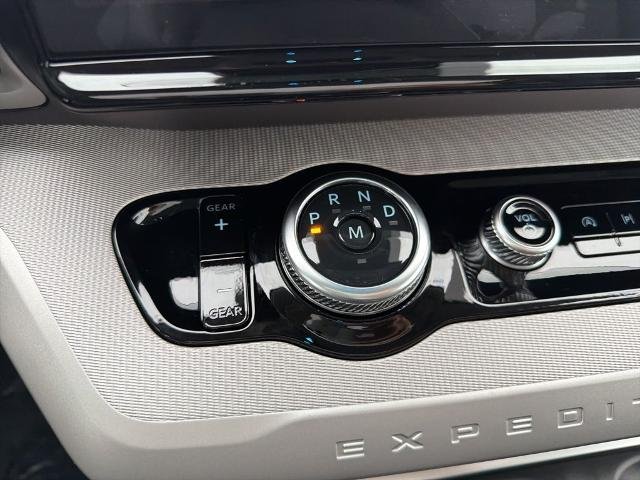 New 2025 Star White Metallic Tri-Coat Ford Active MAX image 35