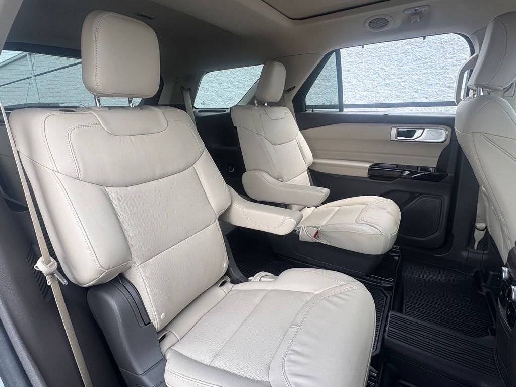 Used 2024 Blue Metallic Ford Platinum image 29