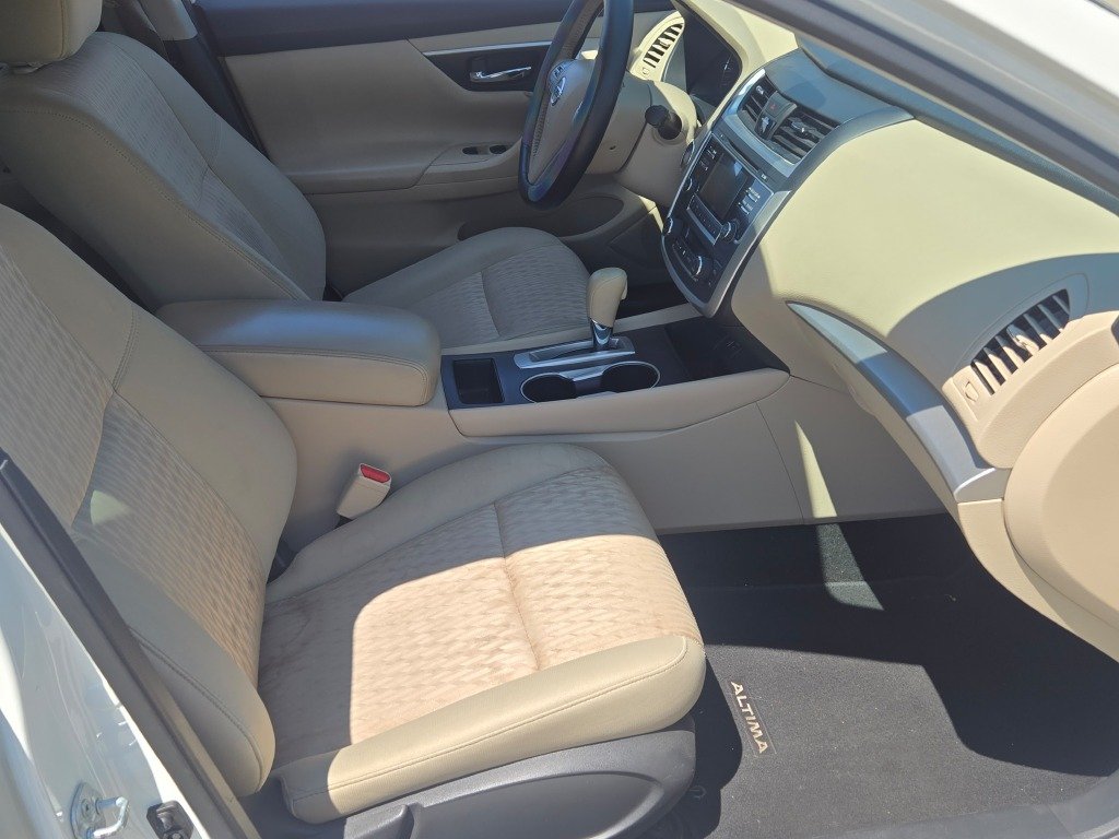 Used 2016 White Nissan 2.5 SV image 5
