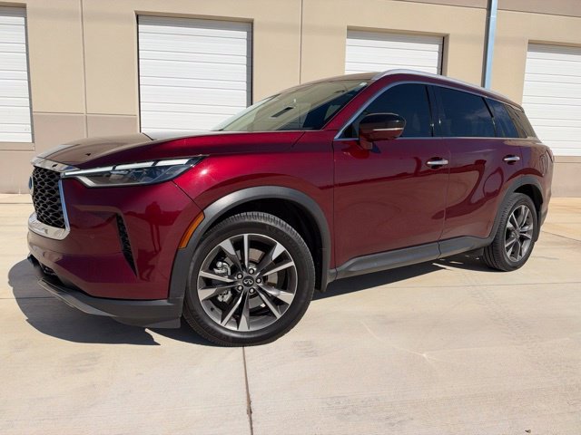 Used 2022 Red INFINITI LUXE image 1
