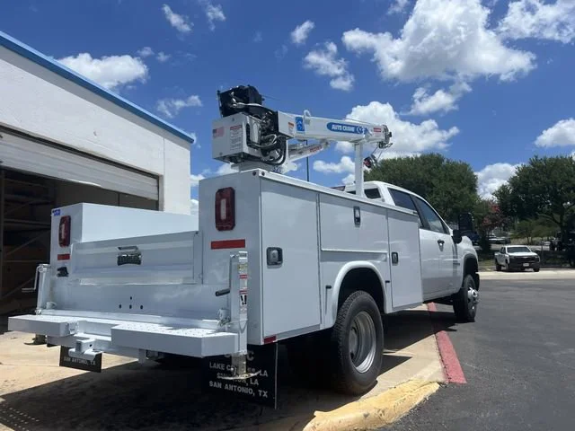 New 2025 Summit White Chevrolet Work Truck image 17