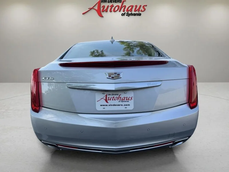 Used 2017 Silver Cadillac Luxury image 6