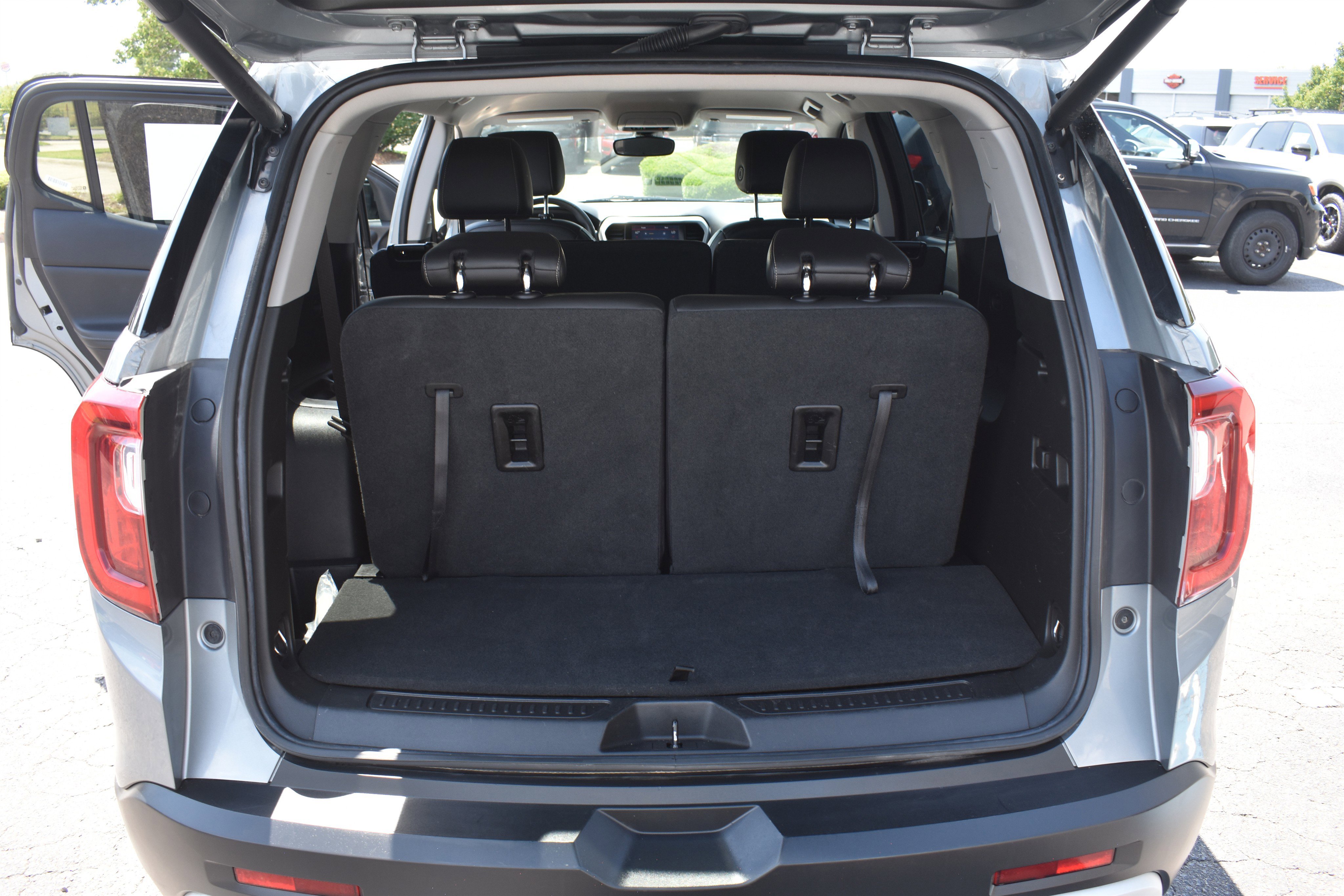 Used 2023 Sterling Metallic GMC SLT image 18