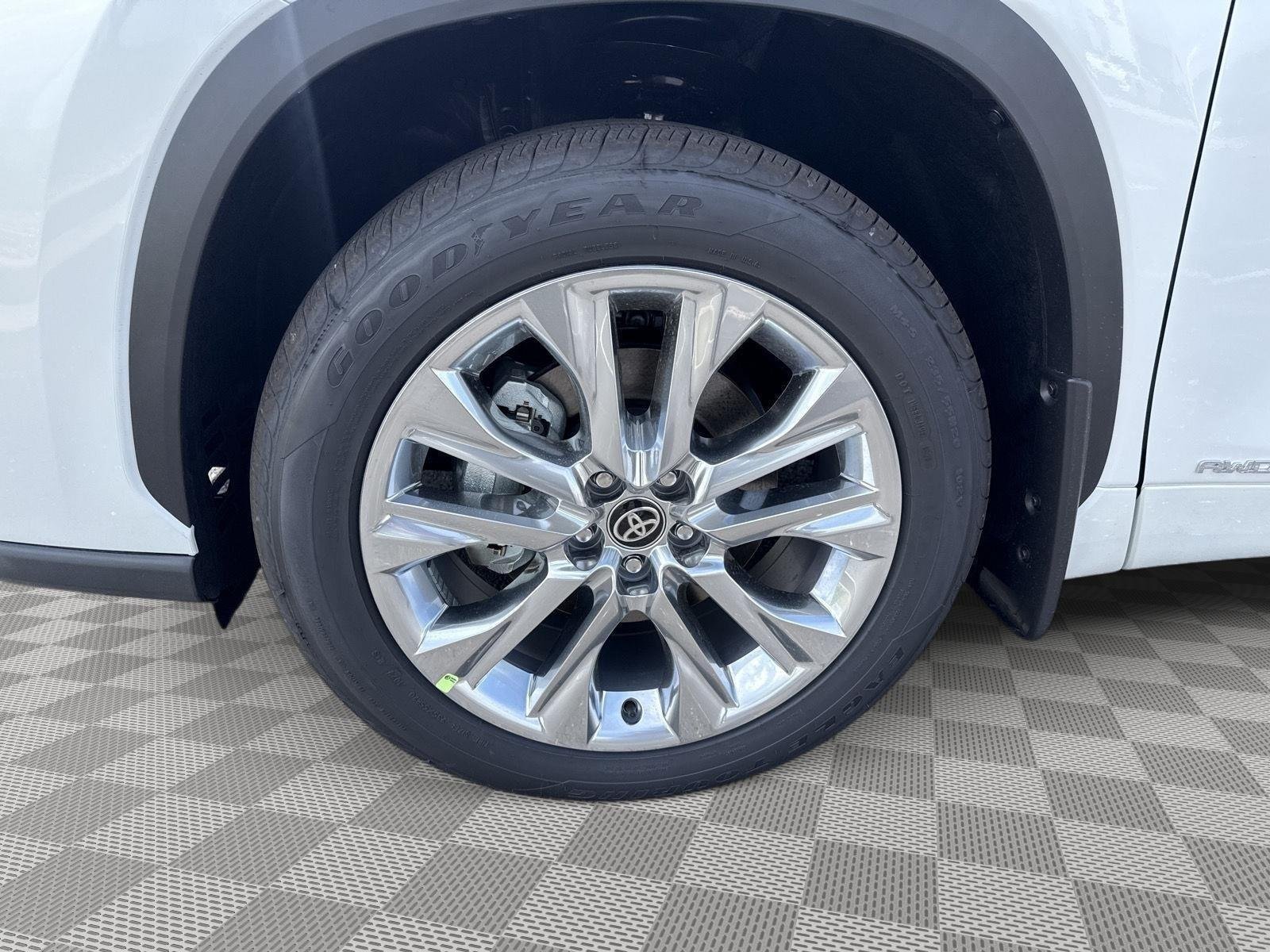 Certified Used 2026 Wind Chill Pearl Toyota Limited image 15