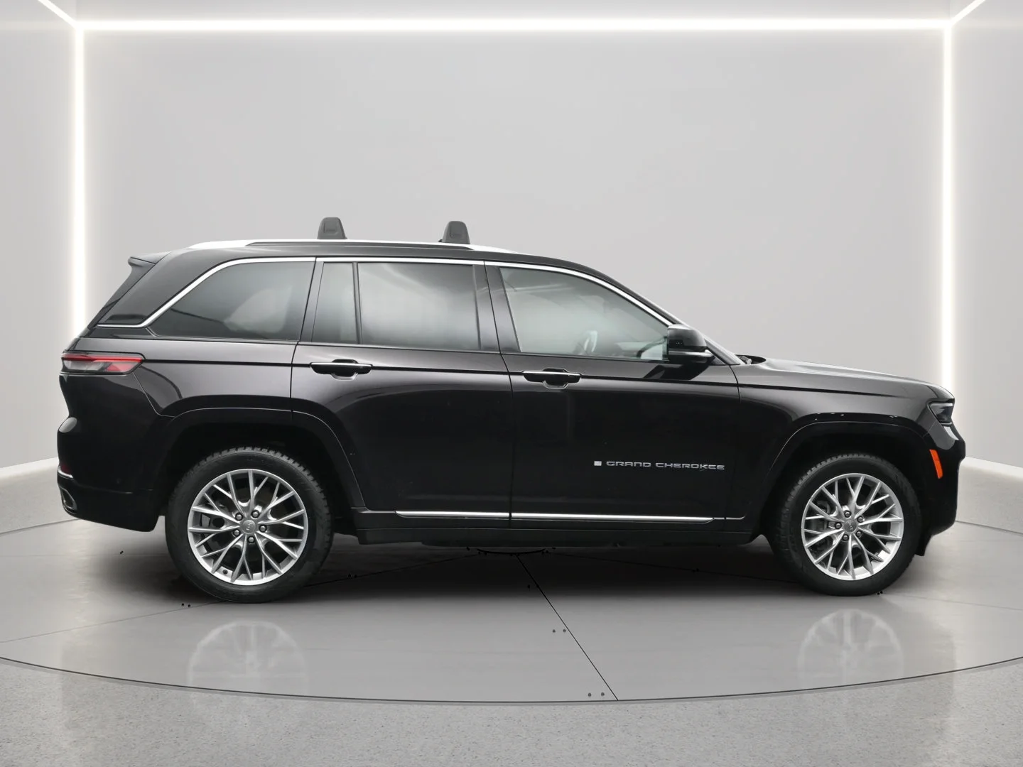 Used 2022 Ember Pearlcoat Jeep Summit image 12