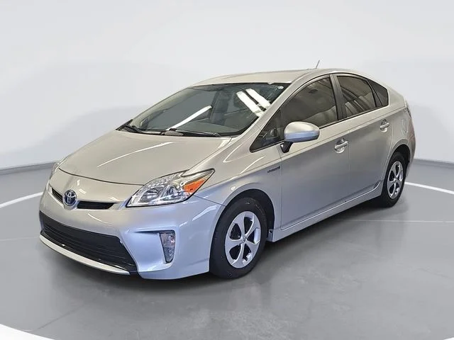 Used 2015 Silver Toyota Three image 7
