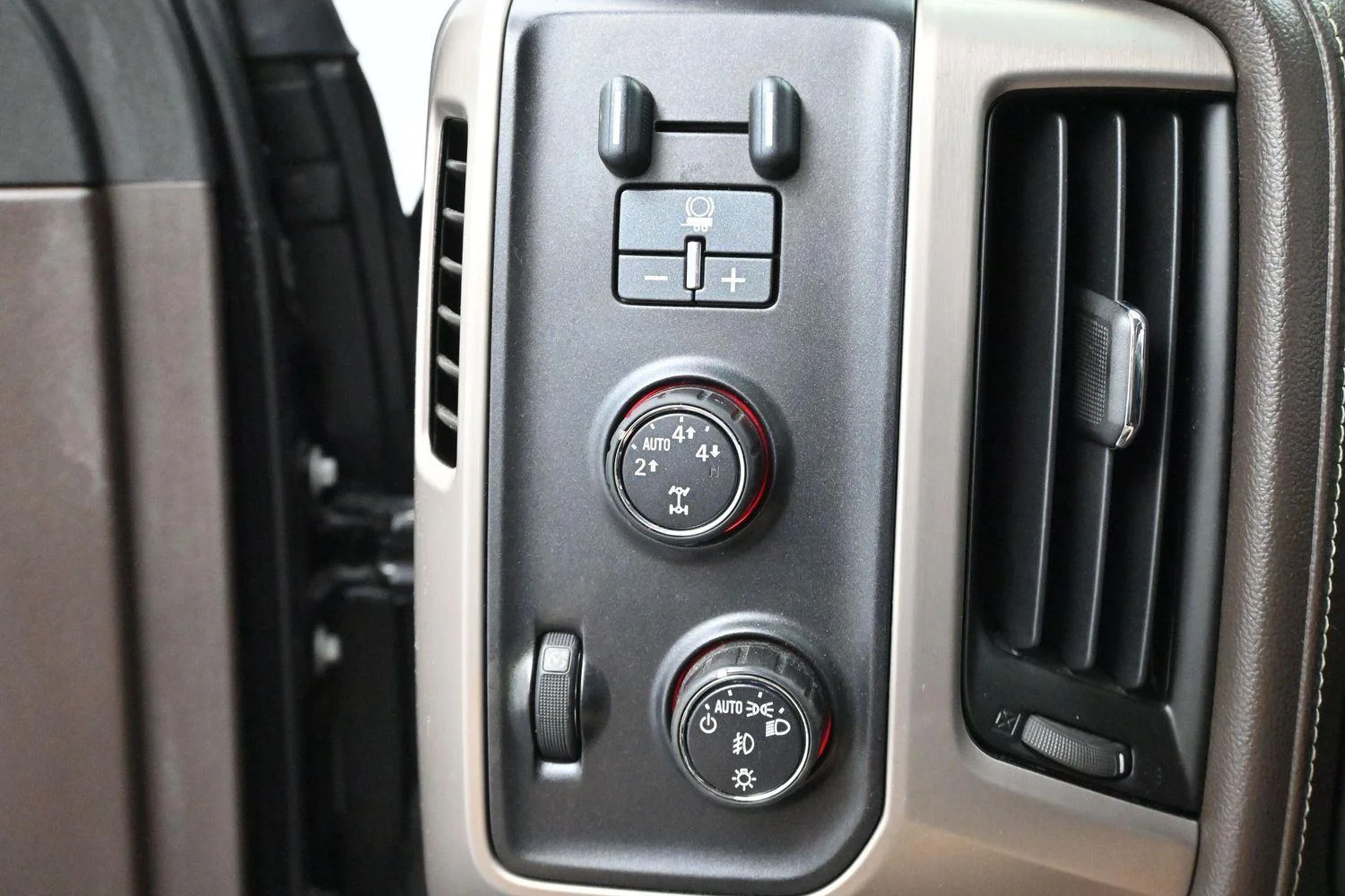 Used 2015 Onyx Black GMC Denali image 26
