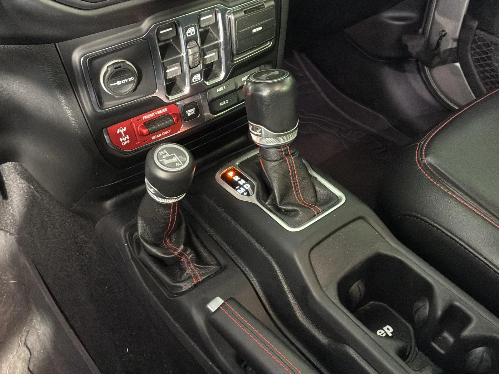 Used 2020 Billet Silver Metallic Clearcoat Jeep Rubicon image 40