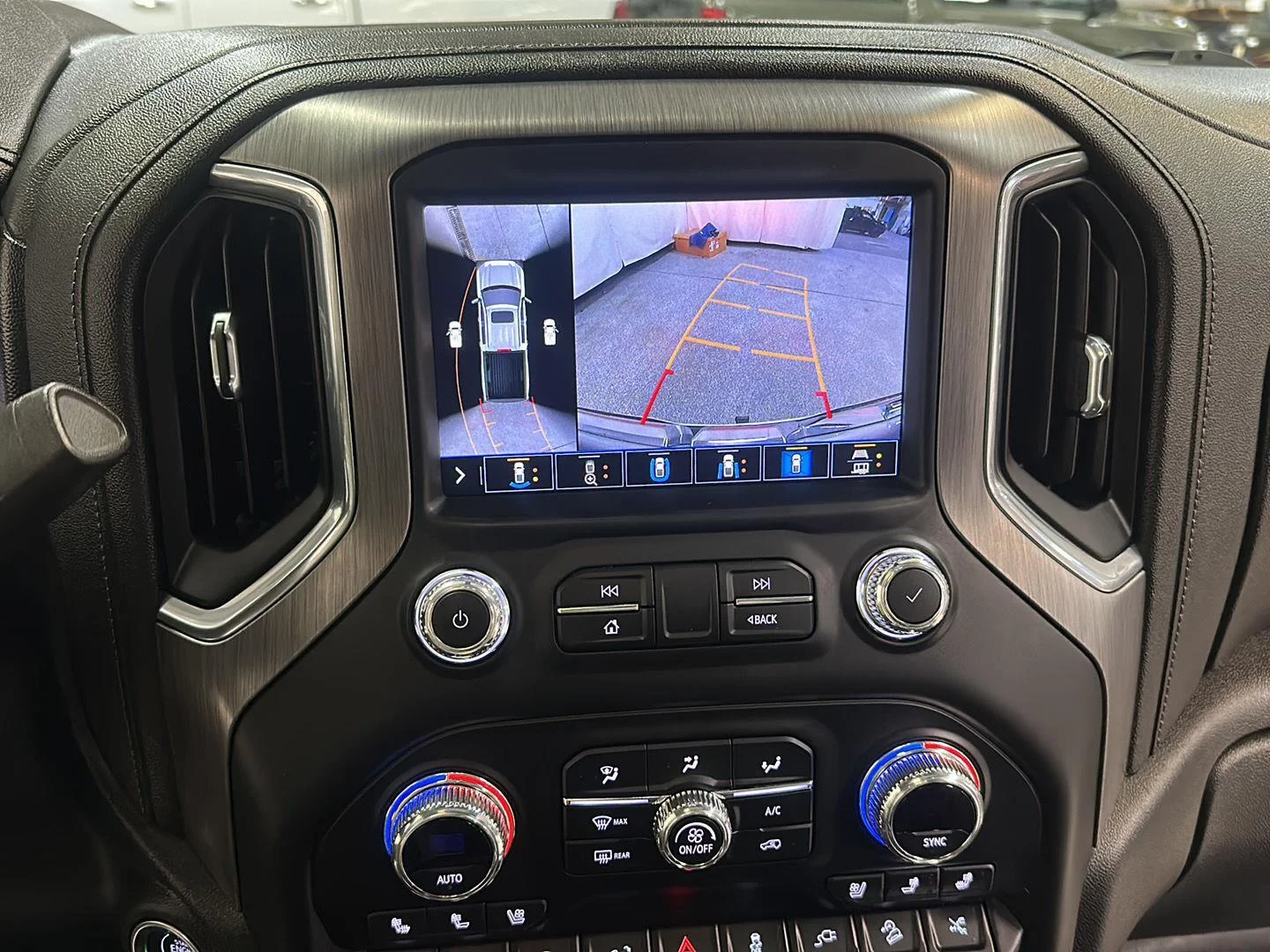 Used 2020 White Frost Tricoat GMC Denali image 25