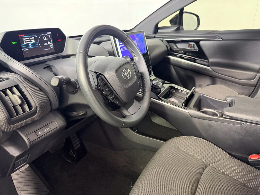 Certified Used 2025  Toyota XLE image 12