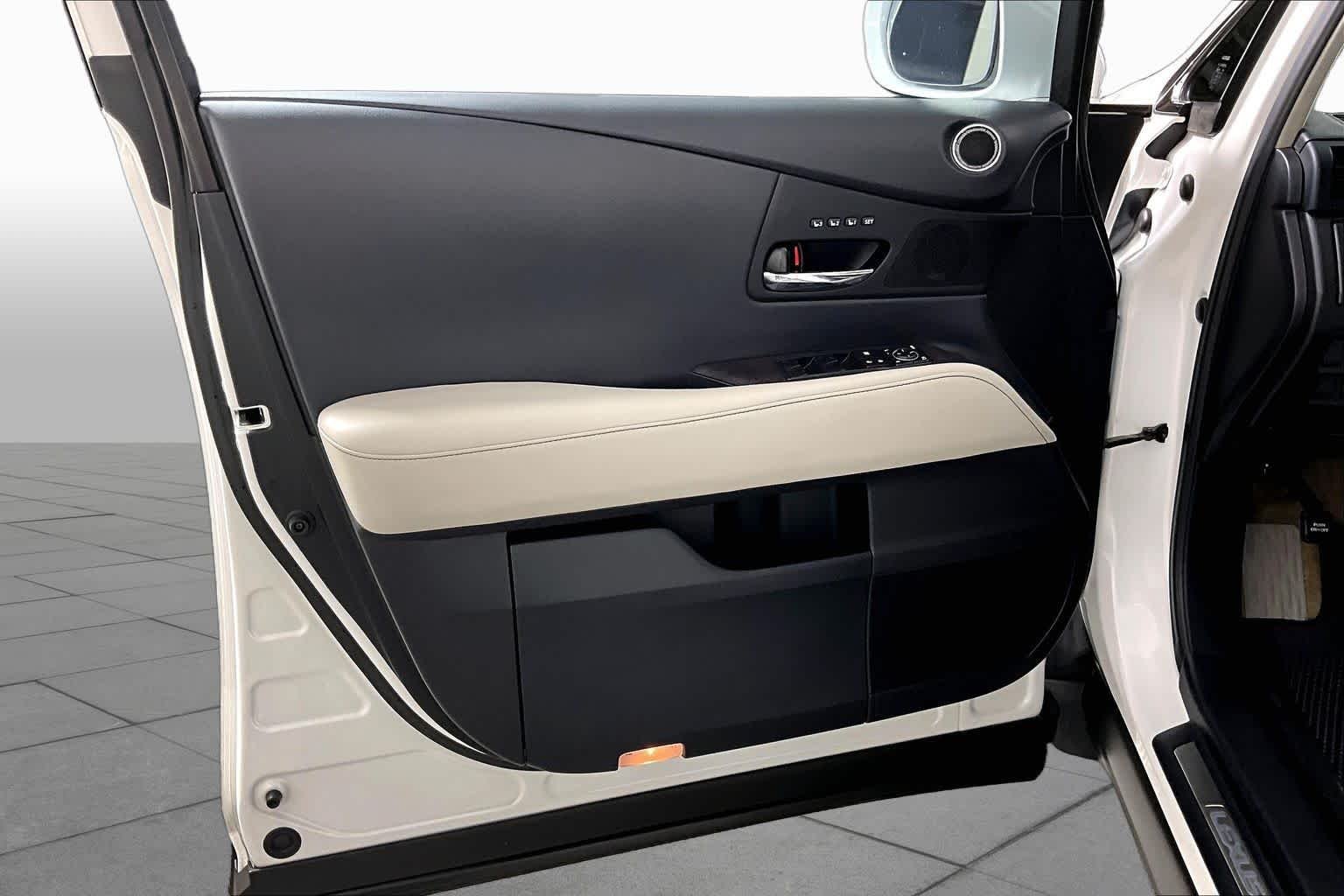 Used 2015 Starfire Pearl Lexus  image 20