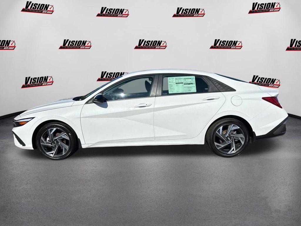Used 2025 White Hyundai SEL Sport image 9