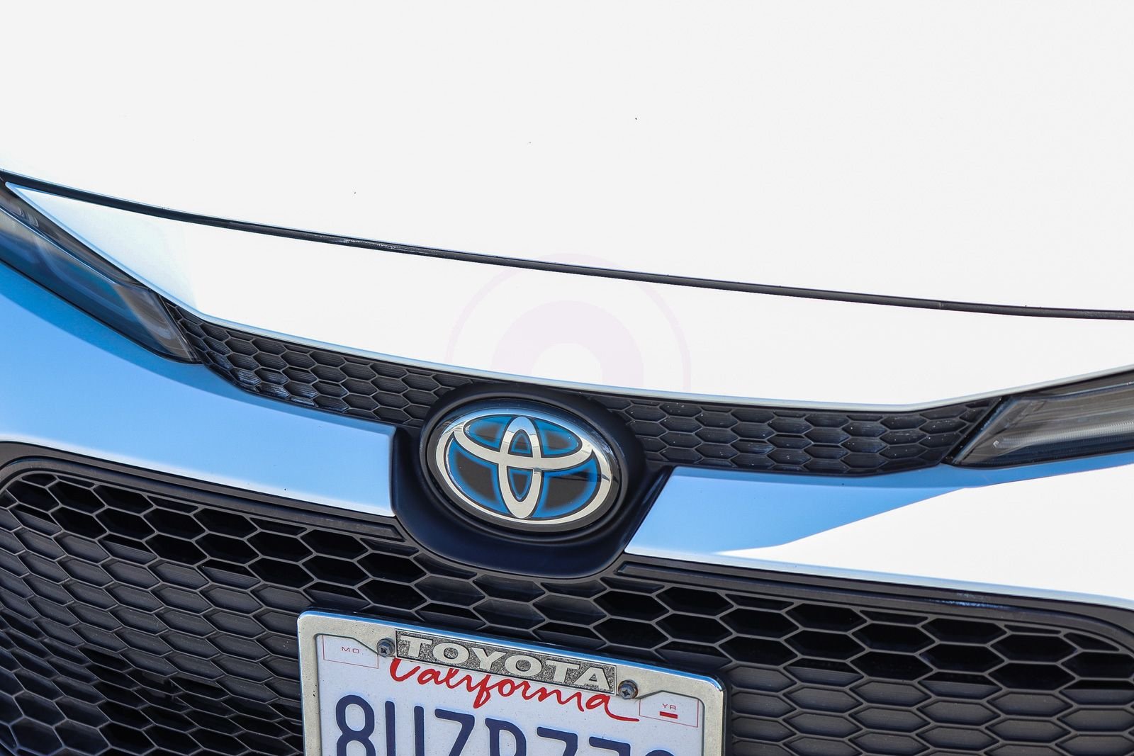 Used 2021 White Toyota LE image 13