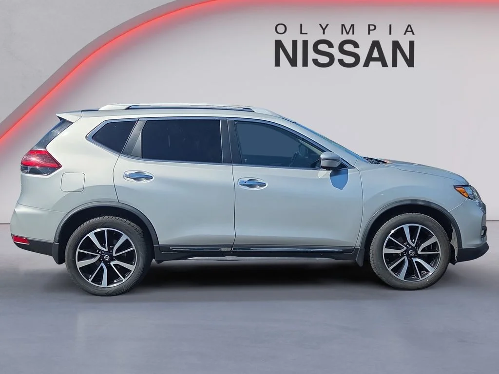 Used 2018 Silver Nissan SL image 7
