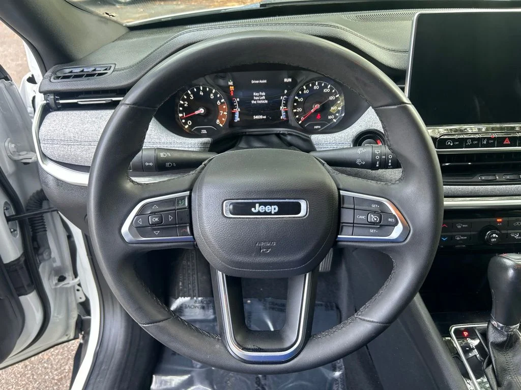 Used 2024 White Jeep Latitude image 22