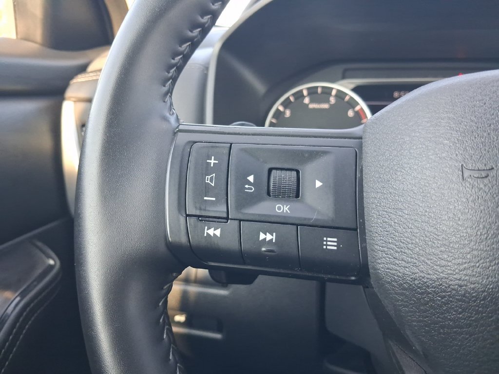 Certified Used 2025 Beige/tan Nissan SV image 10