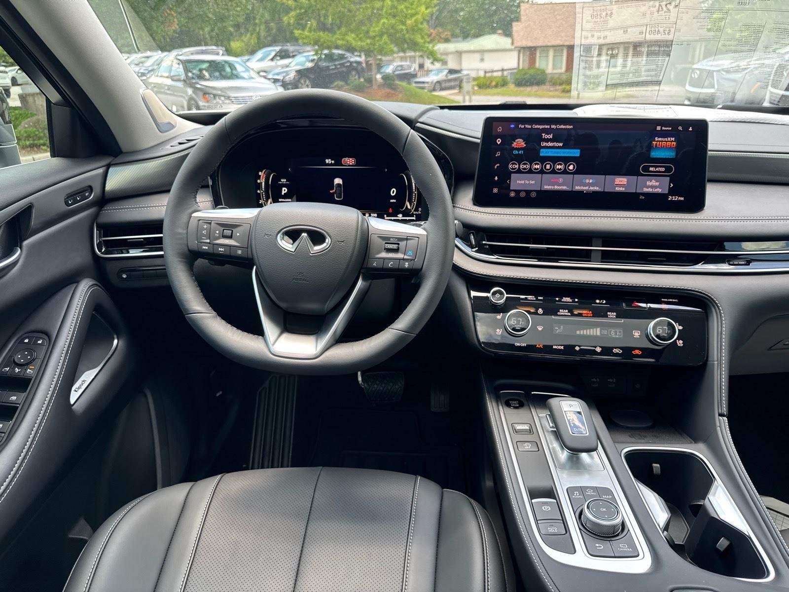 New 2027 RADIANT WHITE INFINITI Luxe FWD image 17