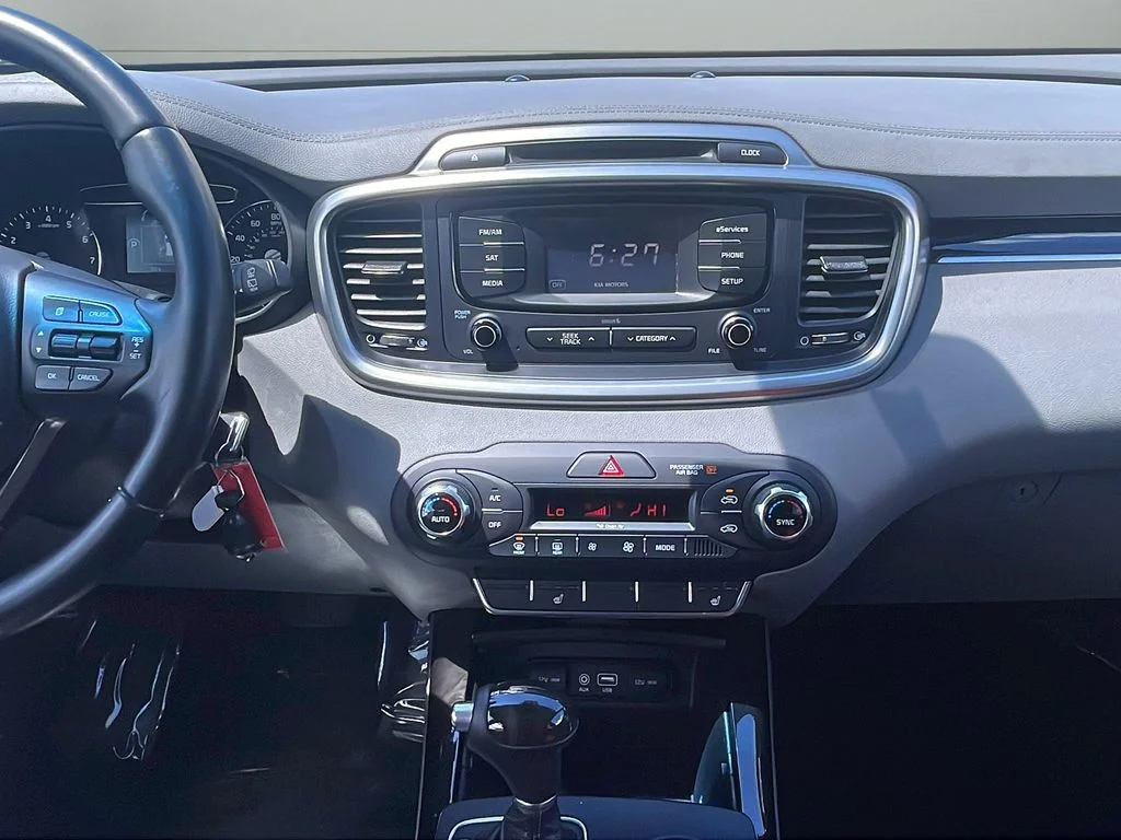 Used 2016 Silver Kia EX image 20