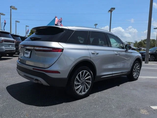 Used 2024 Radiance Metallic Lincoln Reserve image 4