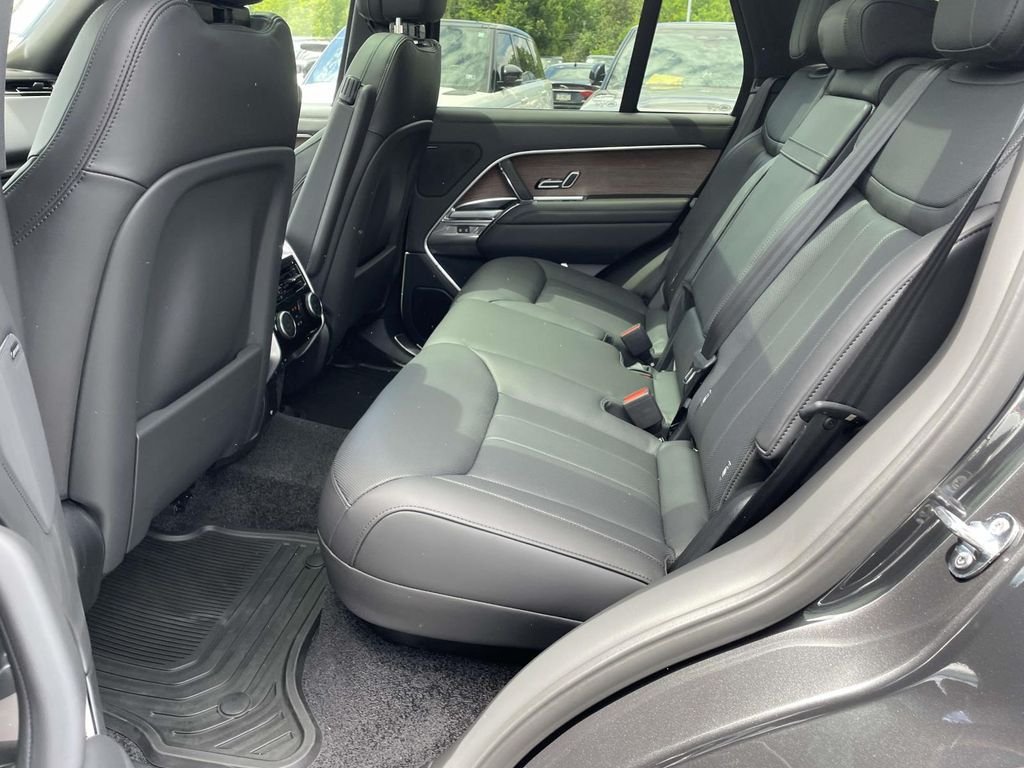 New 2026 Carpathian Grey Land Rover SE image 16