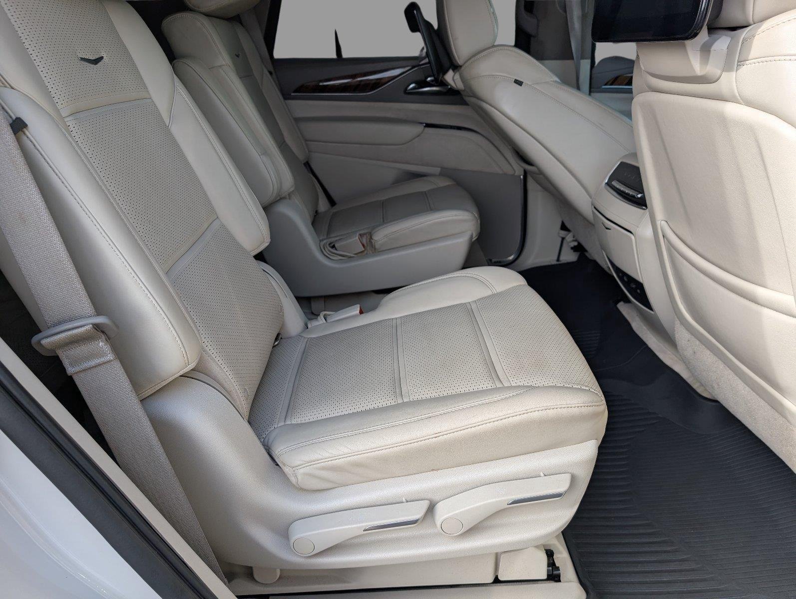 Used 2021 CRYSTAL WHITE TRICOAT Cadillac Premium Luxury Platinum image 40