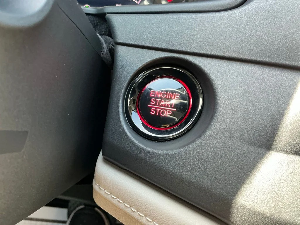 Used 2025 White Honda SE image 29