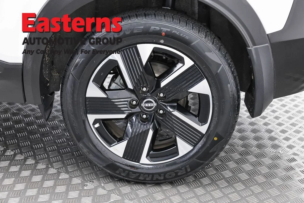 Used 2025 White Nissan SV image 34