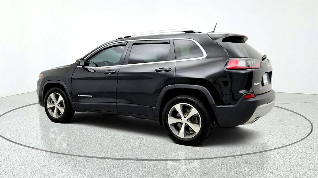 Used 2021 Diamond Black Crystal Pearlcoat Jeep Limited 4x4 w/ Leather image 7